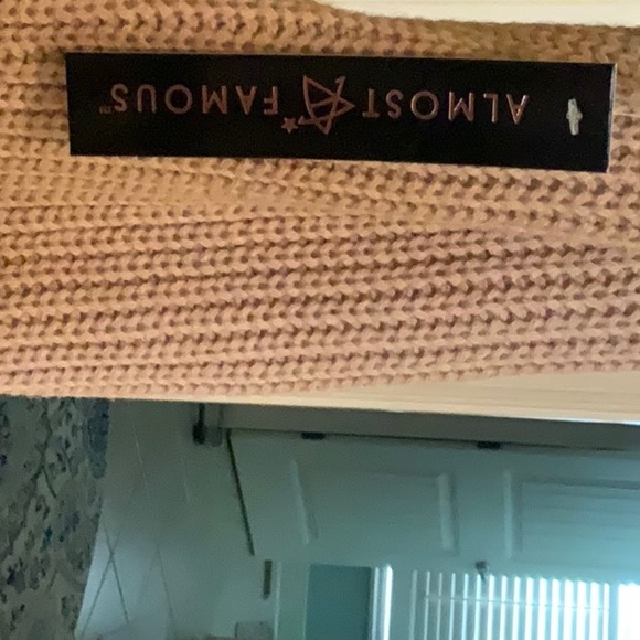 SOLD!!!Cute lil sweater great for covering your shoulders & arms nwt - Picture 3 of 4